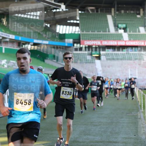 06.10.2024 - 19. swb-Marathon Bremen Yannick Fuchs http://msf.ph/oto/7448942 06.10.2024 10:29:34 Laufen im Stadion 7060, 7061, 7066, 7117, 7193, 7194, 7290, 7334, 7370, 7372, 7384, 7451, 7542, 7683, 7706, 7714, 7768, 7800, 7823, 7825, 7870, 7931, 7983, 7989, 7992, 8001, 8092, 8098, 8156, 8157, 8158, 8215, 8252, 8330, 8424, 8443, 8458, 8461, 8522, 8525, 8570, 8575, 8596, 8604, 8609, 8767, 8828, 8835, 8843, 8854, 8875, 8894, 8925, 8951, 8953, 8954, 9001, 9066, 9106 meine-sportfotos.de
