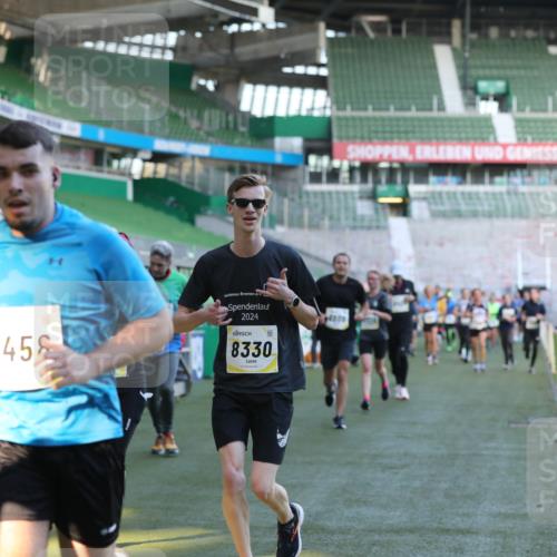 06.10.2024 - 19. swb-Marathon Bremen Yannick Fuchs http://msf.ph/oto/7448944 06.10.2024 10:29:34 Laufen im Stadion 7060, 7061, 7066, 7117, 7193, 7194, 7290, 7334, 7370, 7372, 7384, 7451, 7542, 7683, 7706, 7714, 7768, 7800, 7823, 7825, 7870, 7931, 7983, 7989, 7992, 8001, 8092, 8098, 8156, 8157, 8158, 8215, 8252, 8330, 8424, 8443, 8458, 8461, 8522, 8525, 8570, 8575, 8596, 8604, 8609, 8767, 8828, 8835, 8843, 8854, 8875, 8894, 8925, 8951, 8953, 8954, 9001, 9066, 9106 meine-sportfotos.de