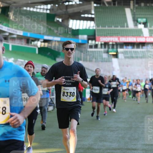 06.10.2024 - 19. swb-Marathon Bremen Yannick Fuchs http://msf.ph/oto/7448945 06.10.2024 10:29:35 Laufen im Stadion 7060, 7061, 7066, 7117, 7193, 7194, 7290, 7334, 7370, 7372, 7384, 7451, 7542, 7683, 7706, 7714, 7768, 7800, 7823, 7825, 7870, 7931, 7983, 7989, 7992, 8001, 8092, 8098, 8156, 8157, 8158, 8215, 8252, 8330, 8424, 8443, 8458, 8461, 8522, 8525, 8570, 8575, 8596, 8604, 8609, 8767, 8828, 8835, 8843, 8854, 8875, 8894, 8925, 8951, 8953, 8954, 9001, 9066, 9106 meine-sportfotos.de