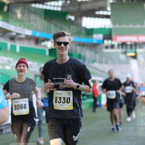 06.10.2024 - 19. swb-Marathon Bremen Yannick Fuchs http://msf.ph/oto/7448946 06.10.2024 10:29:35 Laufen im Stadion 7060, 7061, 7066, 7117, 7193, 7194, 7290, 7334, 7370, 7372, 7384, 7451, 7542, 7683, 7706, 7714, 7768, 7800, 7823, 7825, 7870, 7931, 7983, 7989, 7992, 8001, 8092, 8098, 8156, 8157, 8158, 8215, 8252, 8330, 8424, 8443, 8458, 8461, 8522, 8525, 8570, 8575, 8596, 8604, 8609, 8767, 8828, 8835, 8843, 8854, 8875, 8894, 8925, 8951, 8953, 8954, 9001, 9066, 9106 meine-sportfotos.de