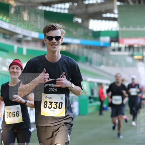 06.10.2024 - 19. swb-Marathon Bremen Yannick Fuchs http://msf.ph/oto/7448948 06.10.2024 10:29:35 Laufen im Stadion 7060, 7061, 7066, 7117, 7193, 7194, 7290, 7334, 7370, 7372, 7384, 7451, 7542, 7683, 7706, 7714, 7768, 7800, 7823, 7825, 7870, 7931, 7983, 7989, 7992, 8001, 8092, 8098, 8156, 8157, 8158, 8215, 8252, 8330, 8424, 8443, 8458, 8461, 8522, 8525, 8570, 8575, 8596, 8604, 8609, 8767, 8828, 8835, 8843, 8854, 8875, 8894, 8925, 8951, 8953, 8954, 9001, 9066, 9106 meine-sportfotos.de