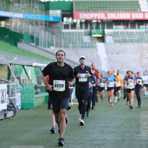 06.10.2024 - 19. swb-Marathon Bremen Yannick Fuchs http://msf.ph/oto/7448950 06.10.2024 10:29:36 Laufen im Stadion 7060, 7061, 7066, 7117, 7193, 7194, 7290, 7334, 7370, 7372, 7384, 7451, 7542, 7683, 7696, 7706, 7714, 7768, 7800, 7823, 7825, 7870, 7931, 7983, 7989, 7992, 8001, 8092, 8098, 8156, 8157, 8158, 8215, 8252, 8330, 8424, 8458, 8461, 8522, 8525, 8570, 8575, 8596, 8604, 8609, 8767, 8828, 8835, 8843, 8854, 8875, 8894, 8925, 8951, 8953, 8954, 9001, 9066, 9106 meine-sportfotos.de