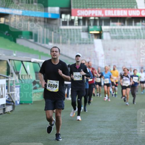 06.10.2024 - 19. swb-Marathon Bremen Yannick Fuchs http://msf.ph/oto/7448951 06.10.2024 10:29:36 Laufen im Stadion 7060, 7061, 7066, 7117, 7193, 7194, 7290, 7334, 7370, 7372, 7384, 7451, 7542, 7683, 7696, 7706, 7714, 7768, 7800, 7823, 7825, 7870, 7931, 7983, 7989, 7992, 8001, 8092, 8098, 8156, 8157, 8158, 8215, 8252, 8330, 8424, 8458, 8461, 8522, 8525, 8570, 8575, 8596, 8604, 8609, 8767, 8828, 8835, 8843, 8854, 8875, 8894, 8925, 8951, 8953, 8954, 9001, 9066, 9106 meine-sportfotos.de