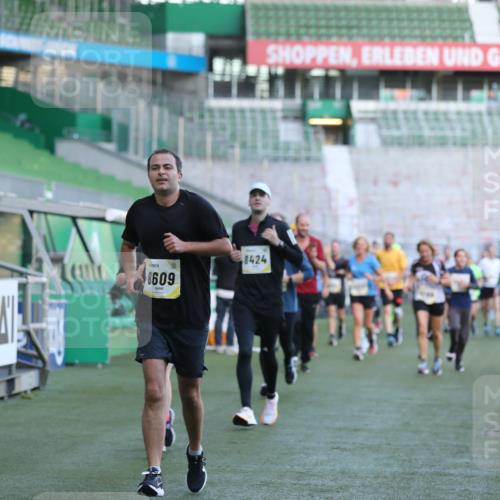 06.10.2024 - 19. swb-Marathon Bremen Yannick Fuchs http://msf.ph/oto/7448952 06.10.2024 10:29:36 Laufen im Stadion 7060, 7061, 7066, 7117, 7193, 7194, 7290, 7334, 7370, 7372, 7384, 7451, 7542, 7683, 7696, 7706, 7714, 7768, 7800, 7823, 7825, 7870, 7931, 7983, 7989, 7992, 8001, 8092, 8098, 8156, 8157, 8158, 8215, 8252, 8330, 8424, 8458, 8461, 8522, 8525, 8570, 8575, 8596, 8604, 8609, 8767, 8828, 8835, 8843, 8854, 8875, 8894, 8925, 8951, 8953, 8954, 9001, 9066, 9106 meine-sportfotos.de