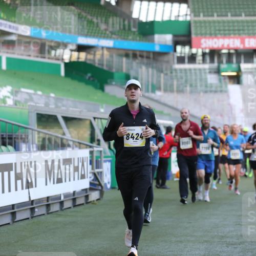 06.10.2024 - 19. swb-Marathon Bremen Yannick Fuchs http://msf.ph/oto/7448957 06.10.2024 10:29:39 Laufen im Stadion 7060, 7061, 7066, 7117, 7193, 7194, 7290, 7334, 7370, 7372, 7384, 7451, 7542, 7683, 7696, 7706, 7714, 7768, 7800, 7823, 7870, 7931, 7983, 7989, 7992, 8001, 8092, 8098, 8156, 8157, 8158, 8215, 8252, 8330, 8362, 8424, 8458, 8461, 8522, 8525, 8570, 8575, 8596, 8604, 8609, 8767, 8828, 8835, 8843, 8854, 8875, 8894, 8925, 8951, 8953, 8954, 9001, 9066, 9106 meine-sportfotos.de