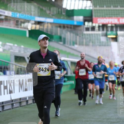 06.10.2024 - 19. swb-Marathon Bremen Yannick Fuchs http://msf.ph/oto/7448962 06.10.2024 10:29:39 Laufen im Stadion 7060, 7061, 7066, 7117, 7193, 7194, 7290, 7334, 7370, 7372, 7384, 7451, 7542, 7683, 7696, 7706, 7714, 7768, 7800, 7823, 7870, 7931, 7983, 7989, 7992, 8001, 8092, 8098, 8156, 8157, 8158, 8215, 8252, 8330, 8362, 8424, 8458, 8461, 8522, 8525, 8570, 8575, 8596, 8604, 8609, 8767, 8828, 8835, 8843, 8854, 8875, 8894, 8925, 8951, 8953, 8954, 9001, 9066, 9106 meine-sportfotos.de