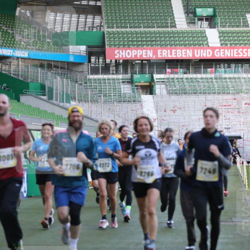 06.10.2024 - 19. swb-Marathon Bremen Yannick Fuchs http://msf.ph/oto/7448975 06.10.2024 10:29:42 Laufen im Stadion 7060, 7061, 7066, 7117, 7193, 7194, 7334, 7340, 7370, 7372, 7384, 7451, 7542, 7696, 7706, 7714, 7768, 7784, 7800, 7823, 7870, 7931, 7983, 7989, 7992, 8001, 8092, 8098, 8156, 8157, 8158, 8215, 8252, 8330, 8362, 8424, 8458, 8461, 8522, 8525, 8570, 8575, 8604, 8609, 8763, 8767, 8828, 8835, 8854, 8875, 8894, 8925, 8951, 8953, 8954, 9001, 9066, 9106 meine-sportfotos.de