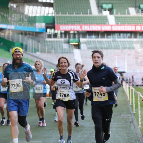 06.10.2024 - 19. swb-Marathon Bremen Yannick Fuchs http://msf.ph/oto/7448979 06.10.2024 10:29:43 Laufen im Stadion 7060, 7061, 7066, 7117, 7193, 7194, 7334, 7340, 7370, 7372, 7384, 7451, 7542, 7696, 7706, 7714, 7768, 7784, 7800, 7823, 7870, 7931, 7983, 7989, 7992, 8001, 8092, 8098, 8156, 8157, 8158, 8215, 8252, 8330, 8362, 8424, 8458, 8522, 8525, 8570, 8575, 8609, 8763, 8767, 8768, 8835, 8854, 8875, 8894, 8925, 8951, 8953, 8954, 9001, 9066, 9106 meine-sportfotos.de