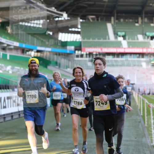 06.10.2024 - 19. swb-Marathon Bremen Yannick Fuchs http://msf.ph/oto/7448984 06.10.2024 10:29:44 Laufen im Stadion 7060, 7061, 7066, 7117, 7146, 7193, 7194, 7334, 7340, 7370, 7372, 7384, 7451, 7542, 7696, 7706, 7714, 7768, 7784, 7800, 7823, 7870, 7931, 7983, 7989, 7992, 8001, 8092, 8098, 8156, 8158, 8215, 8330, 8362, 8424, 8458, 8522, 8525, 8570, 8575, 8609, 8763, 8767, 8768, 8835, 8854, 8869, 8875, 8894, 8925, 8951, 8953, 8954, 9001, 9066 meine-sportfotos.de