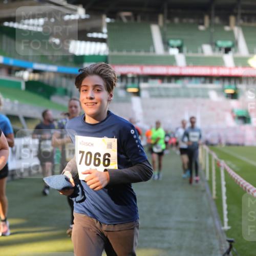 06.10.2024 - 19. swb-Marathon Bremen Yannick Fuchs http://msf.ph/oto/7448992 06.10.2024 10:29:45 Laufen im Stadion 7060, 7061, 7066, 7117, 7146, 7193, 7194, 7334, 7340, 7370, 7372, 7384, 7451, 7542, 7620, 7696, 7706, 7714, 7768, 7784, 7800, 7823, 7870, 7931, 7983, 7989, 7992, 8001, 8092, 8098, 8156, 8215, 8330, 8362, 8424, 8458, 8522, 8525, 8570, 8575, 8609, 8629, 8763, 8767, 8768, 8835, 8854, 8869, 8875, 8894, 8925, 8951, 8953, 8954, 9001, 9066 meine-sportfotos.de
