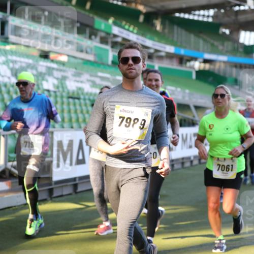 06.10.2024 - 19. swb-Marathon Bremen Yannick Fuchs http://msf.ph/oto/7448996 06.10.2024 10:29:51 Laufen im Stadion 7060, 7061, 7066, 7117, 7146, 7176, 7193, 7194, 7334, 7340, 7361, 7370, 7372, 7384, 7412, 7451, 7542, 7620, 7696, 7706, 7714, 7768, 7784, 7800, 7823, 7870, 7931, 7983, 7989, 7992, 8001, 8092, 8098, 8109, 8215, 8330, 8362, 8424, 8458, 8570, 8575, 8609, 8629, 8763, 8767, 8768, 8803, 8835, 8854, 8869, 8875, 8925, 8951, 8953, 8954, 9001, 9066 meine-sportfotos.de