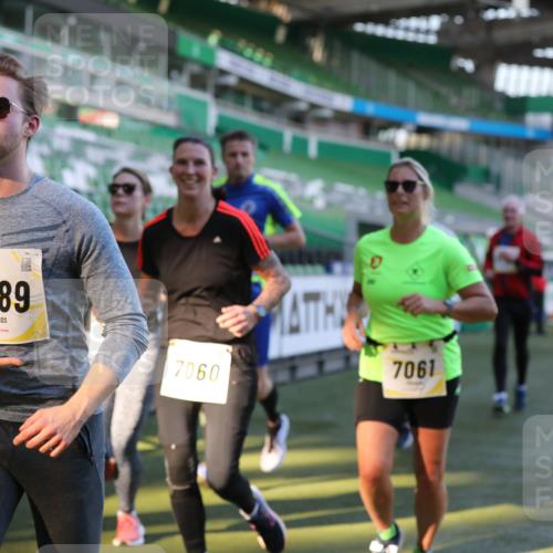 06.10.2024 - 19. swb-Marathon Bremen Yannick Fuchs http://msf.ph/oto/7448999 06.10.2024 10:29:51 Laufen im Stadion 7060, 7061, 7066, 7117, 7146, 7176, 7193, 7194, 7334, 7340, 7361, 7370, 7372, 7384, 7412, 7451, 7542, 7620, 7696, 7706, 7714, 7768, 7784, 7800, 7823, 7870, 7931, 7983, 7989, 7992, 8001, 8092, 8098, 8109, 8215, 8330, 8362, 8424, 8458, 8570, 8575, 8609, 8629, 8763, 8767, 8768, 8803, 8835, 8854, 8869, 8875, 8925, 8951, 8953, 8954, 9001, 9066 meine-sportfotos.de