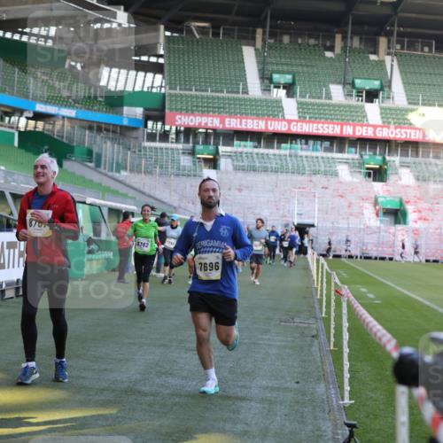 06.10.2024 - 19. swb-Marathon Bremen Yannick Fuchs http://msf.ph/oto/7449004 06.10.2024 10:29:52 Laufen im Stadion 7060, 7061, 7066, 7117, 7146, 7176, 7193, 7194, 7334, 7340, 7361, 7370, 7372, 7384, 7412, 7451, 7542, 7620, 7696, 7706, 7714, 7768, 7784, 7800, 7823, 7870, 7931, 7983, 7989, 7992, 8001, 8092, 8098, 8109, 8215, 8330, 8362, 8424, 8458, 8465, 8524, 8570, 8575, 8609, 8629, 8639, 8763, 8767, 8768, 8803, 8834, 8835, 8854, 8869, 8875, 8925, 8951, 8953, 8954, 9001, 9066 meine-sportfotos.de