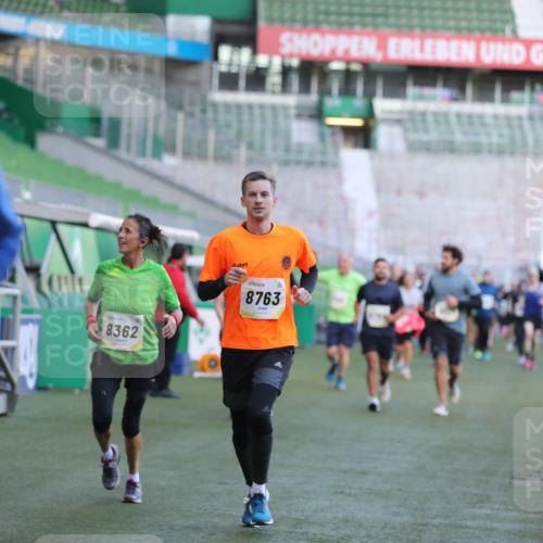 06.10.2024 - 19. swb-Marathon Bremen Yannick Fuchs http://msf.ph/oto/7449009 06.10.2024 10:29:54 Laufen im Stadion 7060, 7061, 7066, 7117, 7146, 7176, 7193, 7194, 7334, 7340, 7361, 7372, 7384, 7412, 7451, 7542, 7620, 7629, 7630, 7696, 7706, 7714, 7752, 7768, 7784, 7800, 7823, 7870, 7931, 7989, 7992, 8001, 8092, 8098, 8109, 8215, 8219, 8330, 8362, 8424, 8458, 8465, 8524, 8570, 8575, 8609, 8629, 8639, 8763, 8767, 8768, 8803, 8834, 8835, 8854, 8869, 8925, 8951, 8953, 8954, 9001, 9066 meine-sportfotos.de