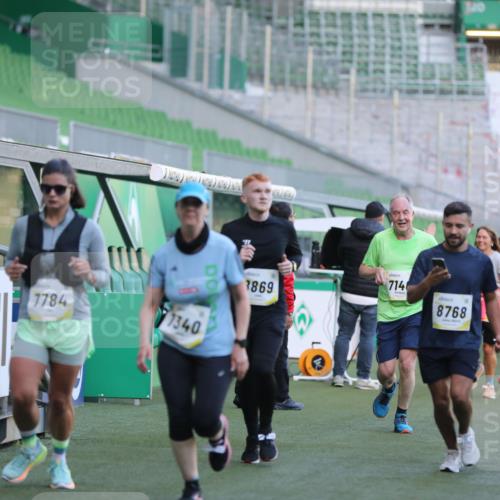 06.10.2024 - 19. swb-Marathon Bremen Yannick Fuchs http://msf.ph/oto/7449025 06.10.2024 10:29:57 Laufen im Stadion 7060, 7061, 7066, 7117, 7146, 7176, 7193, 7194, 7334, 7340, 7361, 7372, 7384, 7412, 7451, 7542, 7585, 7620, 7629, 7630, 7696, 7706, 7714, 7752, 7768, 7784, 7823, 7870, 7931, 7989, 7992, 8001, 8092, 8109, 8215, 8219, 8223, 8290, 8328, 8330, 8332, 8333, 8362, 8424, 8440, 8458, 8465, 8477, 8524, 8570, 8575, 8609, 8629, 8639, 8748, 8763, 8767, 8768, 8794, 8803, 8834, 8854, 8869, 8925, 8951, 8954, 9001, 9066 meine-sportfotos.de