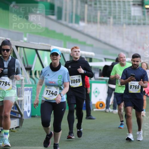 06.10.2024 - 19. swb-Marathon Bremen Yannick Fuchs http://msf.ph/oto/7449027 06.10.2024 10:29:57 Laufen im Stadion 7060, 7061, 7066, 7117, 7146, 7176, 7193, 7194, 7334, 7340, 7361, 7372, 7384, 7412, 7451, 7542, 7585, 7620, 7629, 7630, 7696, 7706, 7714, 7752, 7768, 7784, 7823, 7870, 7931, 7989, 7992, 8001, 8092, 8109, 8215, 8219, 8223, 8290, 8328, 8330, 8332, 8333, 8362, 8424, 8440, 8458, 8465, 8477, 8524, 8570, 8575, 8609, 8629, 8639, 8748, 8763, 8767, 8768, 8794, 8803, 8834, 8854, 8869, 8925, 8951, 8954, 9001, 9066 meine-sportfotos.de
