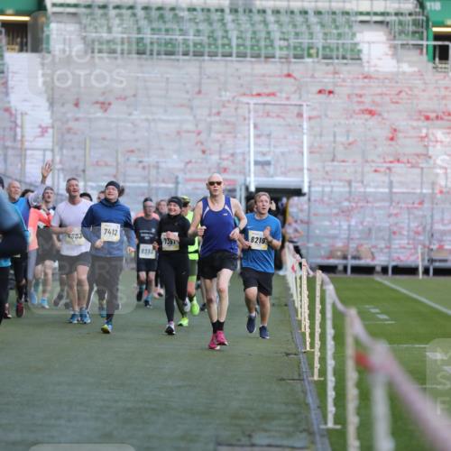 06.10.2024 - 19. swb-Marathon Bremen Yannick Fuchs http://msf.ph/oto/7449036 06.10.2024 10:29:59 Laufen im Stadion 7060, 7061, 7066, 7117, 7146, 7176, 7193, 7194, 7340, 7361, 7372, 7384, 7412, 7451, 7542, 7585, 7620, 7629, 7630, 7696, 7706, 7714, 7752, 7768, 7784, 7823, 7870, 7931, 7989, 7992, 8001, 8109, 8215, 8219, 8223, 8290, 8328, 8330, 8332, 8333, 8362, 8424, 8440, 8458, 8465, 8477, 8524, 8552, 8570, 8609, 8629, 8639, 8748, 8763, 8767, 8768, 8794, 8803, 8834, 8854, 8869, 8897, 8925, 8951, 8954, 9001, 9066 meine-sportfotos.de