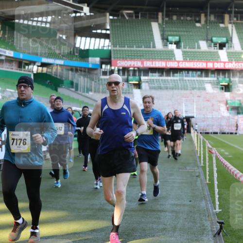 06.10.2024 - 19. swb-Marathon Bremen Yannick Fuchs http://msf.ph/oto/7449063 06.10.2024 10:30:08 Laufen im Stadion 7060, 7061, 7066, 7146, 7176, 7193, 7194, 7340, 7361, 7372, 7384, 7412, 7451, 7542, 7585, 7613, 7620, 7629, 7630, 7696, 7706, 7752, 7768, 7784, 7823, 7870, 7931, 7962, 7989, 8001, 8041, 8109, 8186, 8219, 8223, 8290, 8328, 8332, 8333, 8354, 8362, 8428, 8440, 8465, 8477, 8524, 8552, 8570, 8629, 8639, 8748, 8763, 8767, 8768, 8783, 8794, 8803, 8834, 8854, 8869, 8897, 8933, 8954, 9008, 9023, 9065 meine-sportfotos.de