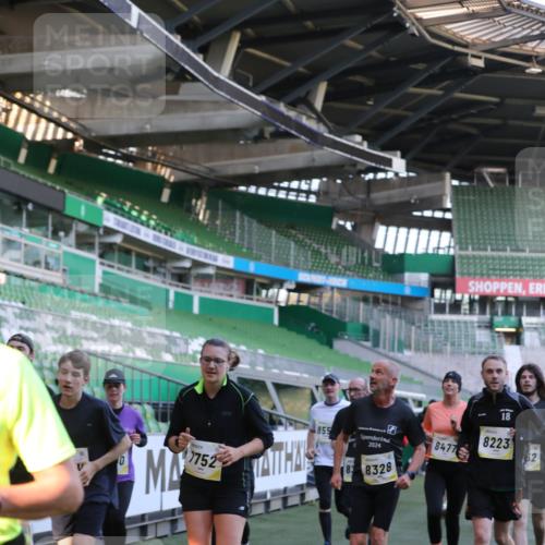 06.10.2024 - 19. swb-Marathon Bremen Yannick Fuchs http://msf.ph/oto/7449080 06.10.2024 10:30:13 Laufen im Stadion 7060, 7061, 7146, 7176, 7193, 7340, 7361, 7412, 7451, 7542, 7585, 7613, 7620, 7629, 7630, 7696, 7698, 7752, 7784, 7823, 7870, 7931, 7962, 7989, 8041, 8109, 8186, 8219, 8223, 8290, 8328, 8332, 8333, 8354, 8362, 8428, 8440, 8465, 8477, 8524, 8552, 8629, 8639, 8748, 8763, 8767, 8768, 8783, 8794, 8802, 8803, 8834, 8841, 8854, 8869, 8897, 8933, 8954, 9008, 9023, 9065, 9081 meine-sportfotos.de