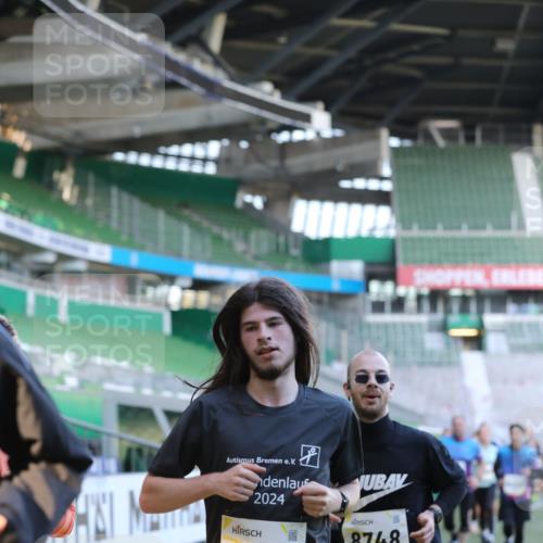 06.10.2024 - 19. swb-Marathon Bremen Yannick Fuchs http://msf.ph/oto/7449089 06.10.2024 10:30:16 Laufen im Stadion 7060, 7061, 7146, 7176, 7340, 7361, 7412, 7451, 7542, 7585, 7613, 7620, 7629, 7630, 7696, 7698, 7752, 7784, 7823, 7962, 7989, 8036, 8041, 8109, 8186, 8219, 8223, 8290, 8328, 8332, 8333, 8354, 8362, 8428, 8440, 8465, 8477, 8524, 8552, 8629, 8639, 8748, 8763, 8767, 8768, 8783, 8794, 8802, 8803, 8834, 8841, 8869, 8897, 8898, 8933, 8954, 9008, 9023, 9065, 9081 meine-sportfotos.de