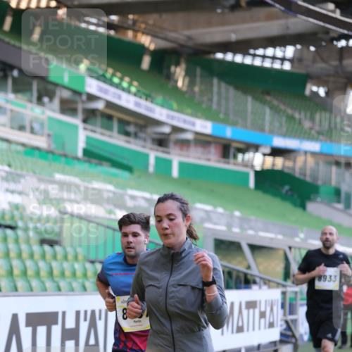 06.10.2024 - 19. swb-Marathon Bremen Yannick Fuchs http://msf.ph/oto/7449096 06.10.2024 10:30:18 Laufen im Stadion 7146, 7176, 7302, 7340, 7361, 7412, 7585, 7613, 7620, 7629, 7630, 7696, 7698, 7752, 7784, 7962, 8036, 8041, 8109, 8186, 8219, 8223, 8290, 8328, 8332, 8333, 8354, 8362, 8428, 8440, 8465, 8477, 8524, 8552, 8629, 8639, 8748, 8763, 8767, 8768, 8783, 8794, 8802, 8803, 8834, 8841, 8869, 8897, 8898, 8933, 9008, 9023, 9065, 9081 meine-sportfotos.de