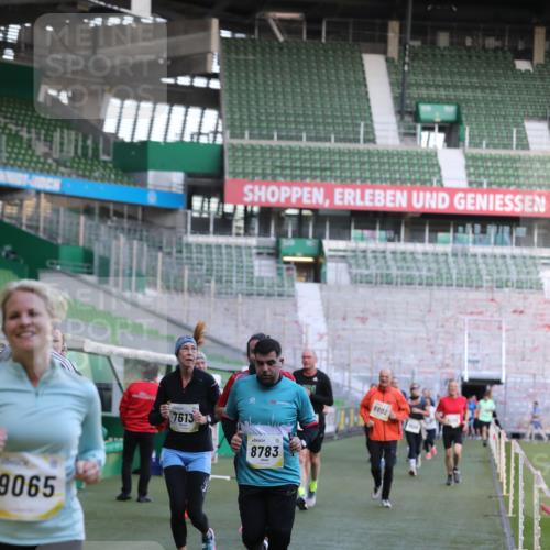 06.10.2024 - 19. swb-Marathon Bremen Yannick Fuchs http://msf.ph/oto/7449116 06.10.2024 10:30:23 Laufen im Stadion 7029, 7053, 7144, 7146, 7176, 7302, 7340, 7361, 7412, 7585, 7613, 7620, 7629, 7630, 7698, 7752, 7784, 7962, 8036, 8041, 8109, 8186, 8219, 8223, 8290, 8328, 8332, 8333, 8354, 8428, 8440, 8465, 8469, 8477, 8524, 8552, 8629, 8639, 8748, 8763, 8768, 8783, 8794, 8802, 8803, 8834, 8841, 8869, 8897, 8898, 8931, 8933, 9008, 9023, 9065, 9081 meine-sportfotos.de