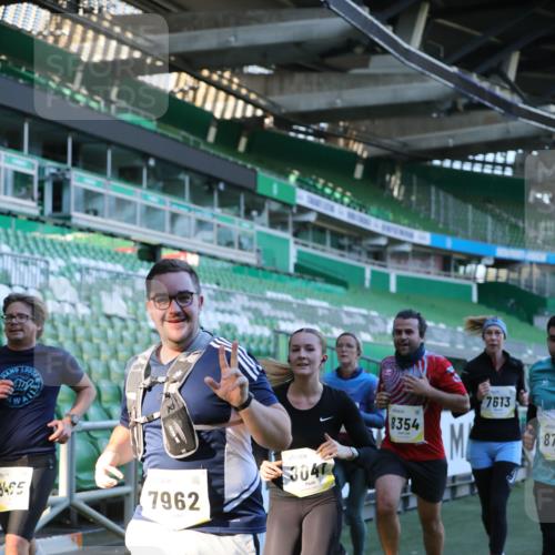 06.10.2024 - 19. swb-Marathon Bremen Yannick Fuchs http://msf.ph/oto/7449125 06.10.2024 10:30:26 Laufen im Stadion 7029, 7053, 7144, 7146, 7176, 7302, 7361, 7412, 7585, 7613, 7620, 7629, 7630, 7698, 7752, 7784, 7962, 8036, 8041, 8109, 8186, 8219, 8223, 8290, 8328, 8332, 8333, 8354, 8428, 8440, 8465, 8469, 8477, 8524, 8552, 8622, 8629, 8639, 8748, 8763, 8768, 8783, 8794, 8802, 8803, 8834, 8841, 8869, 8897, 8898, 8931, 8933, 9008, 9023, 9065, 9081 meine-sportfotos.de