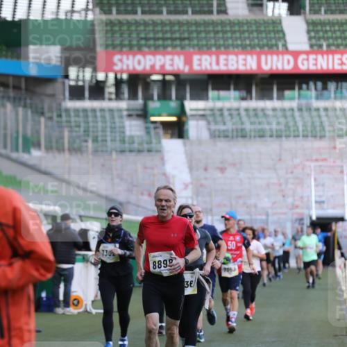 06.10.2024 - 19. swb-Marathon Bremen Yannick Fuchs http://msf.ph/oto/7449147 06.10.2024 10:30:31 Laufen im Stadion 7029, 7046, 7053, 7144, 7176, 7302, 7361, 7412, 7585, 7613, 7629, 7630, 7698, 7752, 7962, 8036, 8041, 8109, 8186, 8219, 8223, 8290, 8328, 8332, 8333, 8354, 8428, 8440, 8465, 8469, 8477, 8524, 8552, 8622, 8639, 8748, 8783, 8794, 8802, 8803, 8834, 8841, 8897, 8898, 8931, 8933, 8960, 9008, 9023, 9065, 9081 meine-sportfotos.de