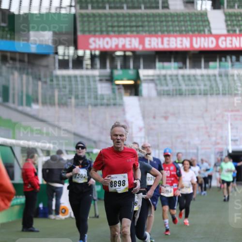 06.10.2024 - 19. swb-Marathon Bremen Yannick Fuchs http://msf.ph/oto/7449150 06.10.2024 10:30:32 Laufen im Stadion 7029, 7046, 7053, 7144, 7176, 7302, 7361, 7412, 7585, 7613, 7629, 7630, 7698, 7752, 7962, 8036, 8041, 8109, 8186, 8219, 8223, 8290, 8328, 8332, 8333, 8354, 8428, 8440, 8465, 8469, 8477, 8524, 8552, 8622, 8639, 8748, 8783, 8794, 8802, 8803, 8834, 8841, 8897, 8898, 8931, 8933, 8960, 9008, 9023, 9065, 9081 meine-sportfotos.de
