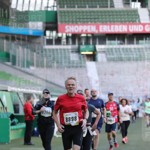 06.10.2024 - 19. swb-Marathon Bremen Yannick Fuchs http://msf.ph/oto/7449154 06.10.2024 10:30:33 Laufen im Stadion 7029, 7046, 7053, 7144, 7176, 7302, 7361, 7412, 7585, 7613, 7629, 7630, 7698, 7752, 7962, 8023, 8036, 8041, 8109, 8186, 8219, 8223, 8245, 8290, 8328, 8332, 8333, 8354, 8428, 8440, 8465, 8469, 8477, 8524, 8552, 8622, 8639, 8748, 8783, 8794, 8802, 8803, 8834, 8841, 8897, 8898, 8931, 8933, 8960, 9008, 9023, 9035, 9065, 9081 meine-sportfotos.de