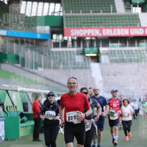 06.10.2024 - 19. swb-Marathon Bremen Yannick Fuchs http://msf.ph/oto/7449155 06.10.2024 10:30:33 Laufen im Stadion 7029, 7046, 7053, 7144, 7176, 7302, 7361, 7412, 7585, 7613, 7629, 7630, 7698, 7752, 7962, 8023, 8036, 8041, 8109, 8186, 8219, 8223, 8245, 8290, 8328, 8332, 8333, 8354, 8428, 8440, 8465, 8469, 8477, 8524, 8552, 8622, 8639, 8748, 8783, 8794, 8802, 8803, 8834, 8841, 8897, 8898, 8931, 8933, 8960, 9008, 9023, 9035, 9065, 9081 meine-sportfotos.de