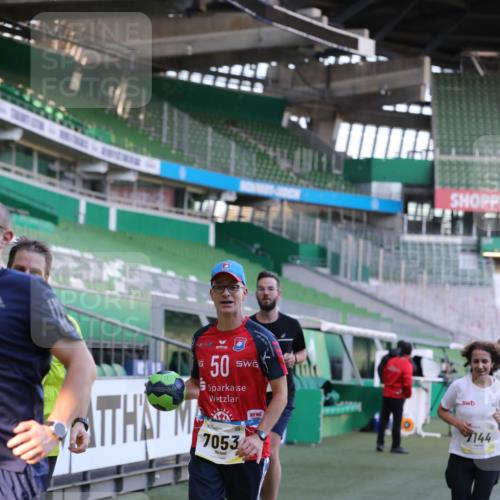 06.10.2024 - 19. swb-Marathon Bremen Yannick Fuchs http://msf.ph/oto/7449176 06.10.2024 10:30:39 Laufen im Stadion 7029, 7046, 7053, 7089, 7144, 7213, 7261, 7302, 7458, 7585, 7613, 7629, 7630, 7698, 7752, 7962, 8023, 8036, 8041, 8186, 8223, 8245, 8290, 8328, 8332, 8333, 8354, 8428, 8440, 8469, 8477, 8552, 8622, 8748, 8783, 8794, 8802, 8810, 8841, 8892, 8897, 8898, 8931, 8933, 8960, 8985, 9008, 9023, 9035, 9065, 9081 meine-sportfotos.de