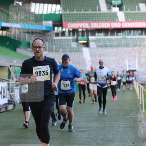 06.10.2024 - 19. swb-Marathon Bremen Yannick Fuchs http://msf.ph/oto/7449213 06.10.2024 10:30:52 Laufen im Stadion 7029, 7046, 7053, 7089, 7144, 7213, 7250, 7261, 7302, 7458, 7613, 7698, 7947, 8023, 8036, 8058, 8245, 8354, 8392, 8433, 8437, 8469, 8512, 8553, 8586, 8622, 8633, 8634, 8674, 8717, 8802, 8810, 8841, 8892, 8898, 8931, 8960, 8985, 9008, 9035, 9075, 9081, 9119 meine-sportfotos.de