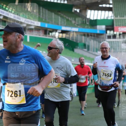 06.10.2024 - 19. swb-Marathon Bremen Yannick Fuchs http://msf.ph/oto/7449224 06.10.2024 10:30:56 Laufen im Stadion 7029, 7046, 7053, 7089, 7144, 7213, 7250, 7261, 7302, 7362, 7458, 7698, 7785, 7947, 8023, 8036, 8058, 8245, 8268, 8392, 8433, 8437, 8469, 8512, 8520, 8521, 8553, 8586, 8622, 8633, 8634, 8646, 8674, 8717, 8802, 8810, 8892, 8898, 8931, 8960, 8985, 9012, 9035, 9075, 9081, 9119 meine-sportfotos.de