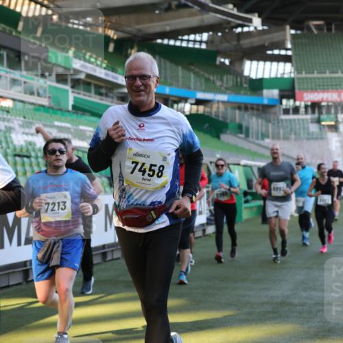 06.10.2024 - 19. swb-Marathon Bremen Yannick Fuchs http://msf.ph/oto/7449231 06.10.2024 10:30:57 Laufen im Stadion 7029, 7046, 7053, 7089, 7144, 7213, 7250, 7261, 7302, 7362, 7458, 7785, 7947, 8023, 8036, 8058, 8245, 8268, 8392, 8433, 8437, 8469, 8512, 8520, 8521, 8553, 8586, 8622, 8633, 8634, 8646, 8674, 8717, 8810, 8892, 8898, 8931, 8960, 8985, 9012, 9035, 9075, 9119 meine-sportfotos.de