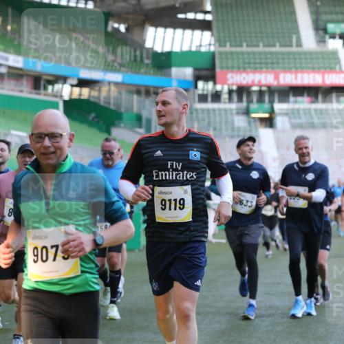 06.10.2024 - 19. swb-Marathon Bremen Yannick Fuchs http://msf.ph/oto/7449271 06.10.2024 10:31:09 Laufen im Stadion 7004, 7044, 7046, 7089, 7213, 7250, 7261, 7362, 7458, 7546, 7659, 7730, 7785, 7806, 7947, 7990, 8014, 8023, 8058, 8245, 8267, 8268, 8274, 8346, 8388, 8392, 8433, 8437, 8512, 8520, 8521, 8538, 8553, 8586, 8605, 8622, 8633, 8634, 8646, 8674, 8677, 8717, 8776, 8810, 8823, 8883, 8892, 8958, 8960, 8985, 9012, 9035, 9075, 9119, 9131 meine-sportfotos.de