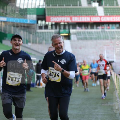 06.10.2024 - 19. swb-Marathon Bremen Yannick Fuchs http://msf.ph/oto/7449279 06.10.2024 10:31:10 Laufen im Stadion 7004, 7044, 7046, 7089, 7213, 7250, 7261, 7362, 7458, 7546, 7659, 7730, 7785, 7806, 7947, 7990, 8014, 8023, 8058, 8245, 8267, 8268, 8274, 8346, 8388, 8392, 8433, 8437, 8512, 8520, 8521, 8538, 8553, 8586, 8605, 8622, 8633, 8634, 8646, 8674, 8677, 8717, 8776, 8810, 8823, 8883, 8892, 8958, 8960, 8985, 8998, 9012, 9035, 9037, 9075, 9119, 9131 meine-sportfotos.de