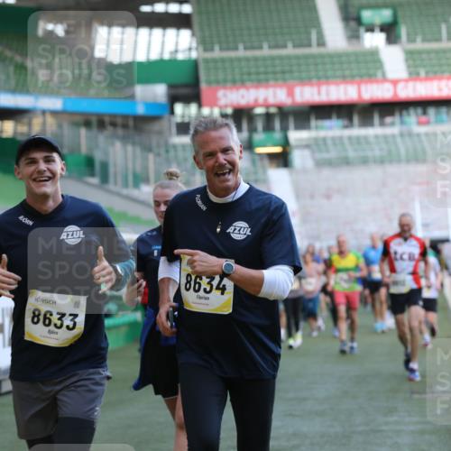 06.10.2024 - 19. swb-Marathon Bremen Yannick Fuchs http://msf.ph/oto/7449282 06.10.2024 10:31:11 Laufen im Stadion 7004, 7044, 7046, 7089, 7213, 7250, 7261, 7362, 7458, 7546, 7659, 7730, 7785, 7806, 7947, 7990, 8014, 8023, 8058, 8245, 8267, 8268, 8274, 8346, 8388, 8392, 8433, 8437, 8512, 8520, 8521, 8538, 8553, 8586, 8605, 8622, 8633, 8634, 8646, 8674, 8677, 8717, 8776, 8810, 8823, 8883, 8892, 8958, 8960, 8985, 8998, 9012, 9035, 9037, 9075, 9119, 9131 meine-sportfotos.de