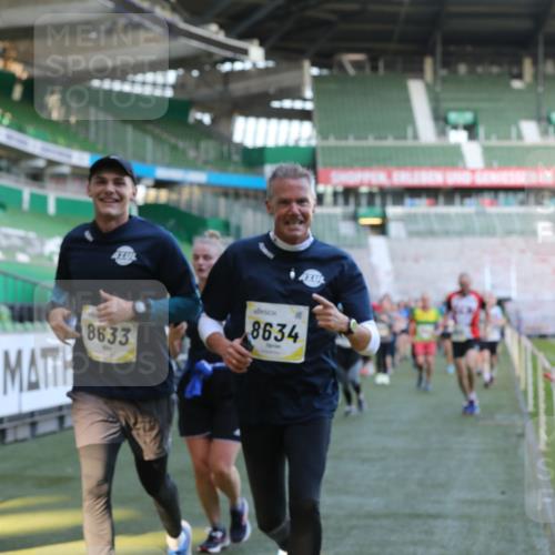06.10.2024 - 19. swb-Marathon Bremen Yannick Fuchs http://msf.ph/oto/7449286 06.10.2024 10:31:11 Laufen im Stadion 7004, 7044, 7046, 7089, 7213, 7250, 7261, 7362, 7458, 7546, 7659, 7730, 7785, 7806, 7947, 7990, 8014, 8023, 8058, 8245, 8267, 8268, 8274, 8346, 8388, 8392, 8433, 8437, 8512, 8520, 8521, 8538, 8553, 8586, 8605, 8622, 8633, 8634, 8646, 8674, 8677, 8717, 8776, 8810, 8823, 8883, 8892, 8958, 8960, 8985, 8998, 9012, 9035, 9037, 9075, 9119, 9131 meine-sportfotos.de