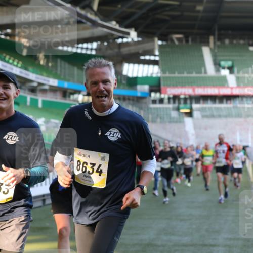 06.10.2024 - 19. swb-Marathon Bremen Yannick Fuchs http://msf.ph/oto/7449290 06.10.2024 10:31:12 Laufen im Stadion 7004, 7044, 7046, 7089, 7213, 7250, 7261, 7362, 7458, 7546, 7659, 7730, 7785, 7806, 7947, 7990, 8014, 8023, 8058, 8237, 8245, 8267, 8268, 8274, 8346, 8388, 8392, 8433, 8437, 8512, 8520, 8521, 8538, 8553, 8586, 8605, 8633, 8634, 8646, 8674, 8677, 8717, 8776, 8810, 8823, 8883, 8892, 8958, 8960, 8985, 8998, 9012, 9035, 9037, 9075, 9119, 9131 meine-sportfotos.de