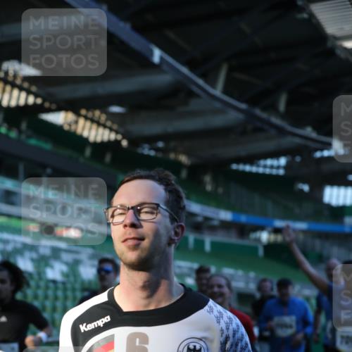 06.10.2024 - 19. swb-Marathon Bremen Yannick Fuchs http://msf.ph/oto/7449323 06.10.2024 10:31:22 Laufen im Stadion 7004, 7044, 7250, 7362, 7439, 7458, 7467, 7546, 7659, 7730, 7785, 7806, 7947, 7990, 8014, 8040, 8058, 8237, 8267, 8268, 8274, 8346, 8388, 8392, 8433, 8437, 8459, 8512, 8520, 8521, 8538, 8553, 8586, 8605, 8614, 8624, 8633, 8634, 8646, 8674, 8676, 8677, 8710, 8717, 8761, 8776, 8807, 8823, 8883, 8892, 8958, 8971, 8998, 9012, 9037, 9075, 9119, 9131 meine-sportfotos.de