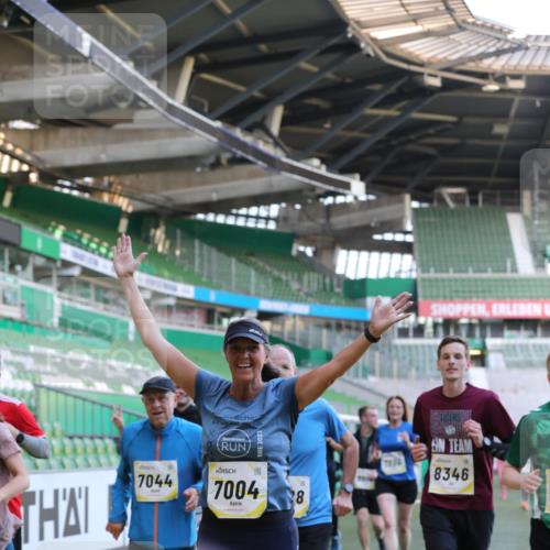 06.10.2024 - 19. swb-Marathon Bremen Yannick Fuchs http://msf.ph/oto/7449327 06.10.2024 10:31:23 Laufen im Stadion 7004, 7044, 7250, 7362, 7439, 7458, 7467, 7546, 7659, 7730, 7785, 7806, 7947, 7990, 8014, 8040, 8058, 8237, 8267, 8268, 8274, 8346, 8388, 8392, 8433, 8437, 8459, 8512, 8520, 8521, 8538, 8553, 8586, 8605, 8614, 8624, 8633, 8634, 8646, 8674, 8676, 8677, 8710, 8717, 8761, 8776, 8807, 8823, 8883, 8892, 8958, 8971, 8998, 9012, 9037, 9075, 9119, 9131 meine-sportfotos.de