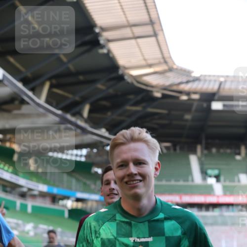 06.10.2024 - 19. swb-Marathon Bremen Yannick Fuchs http://msf.ph/oto/7449334 06.10.2024 10:31:24 Laufen im Stadion 7004, 7044, 7250, 7362, 7439, 7467, 7545, 7546, 7659, 7730, 7785, 7806, 7947, 7990, 8014, 8040, 8058, 8237, 8267, 8268, 8274, 8346, 8388, 8392, 8433, 8437, 8459, 8512, 8520, 8521, 8538, 8553, 8586, 8605, 8614, 8624, 8633, 8634, 8646, 8674, 8676, 8677, 8710, 8717, 8761, 8776, 8807, 8823, 8883, 8892, 8958, 8971, 8998, 9012, 9037, 9075, 9119, 9131 meine-sportfotos.de