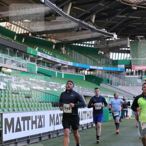 06.10.2024 - 19. swb-Marathon Bremen Yannick Fuchs http://msf.ph/oto/7449347 06.10.2024 10:31:28 Laufen im Stadion 7004, 7005, 7044, 7225, 7233, 7250, 7362, 7439, 7467, 7486, 7545, 7546, 7575, 7659, 7730, 7785, 7806, 7947, 7990, 8014, 8040, 8058, 8237, 8267, 8268, 8274, 8304, 8305, 8346, 8388, 8416, 8433, 8459, 8512, 8520, 8521, 8538, 8586, 8605, 8614, 8624, 8633, 8634, 8646, 8676, 8677, 8710, 8717, 8761, 8776, 8807, 8823, 8883, 8958, 8971, 8998, 9012, 9037, 9050, 9067, 9075, 9119, 9131 meine-sportfotos.de