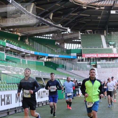 06.10.2024 - 19. swb-Marathon Bremen Yannick Fuchs http://msf.ph/oto/7449348 06.10.2024 10:31:28 Laufen im Stadion 7004, 7005, 7044, 7225, 7233, 7250, 7362, 7439, 7467, 7486, 7545, 7546, 7575, 7659, 7730, 7785, 7806, 7947, 7990, 8014, 8040, 8058, 8237, 8267, 8268, 8274, 8304, 8305, 8346, 8388, 8416, 8433, 8459, 8512, 8520, 8521, 8538, 8586, 8605, 8614, 8624, 8633, 8634, 8646, 8676, 8677, 8710, 8717, 8761, 8776, 8807, 8823, 8883, 8958, 8971, 8998, 9012, 9037, 9050, 9067, 9075, 9119, 9131 meine-sportfotos.de
