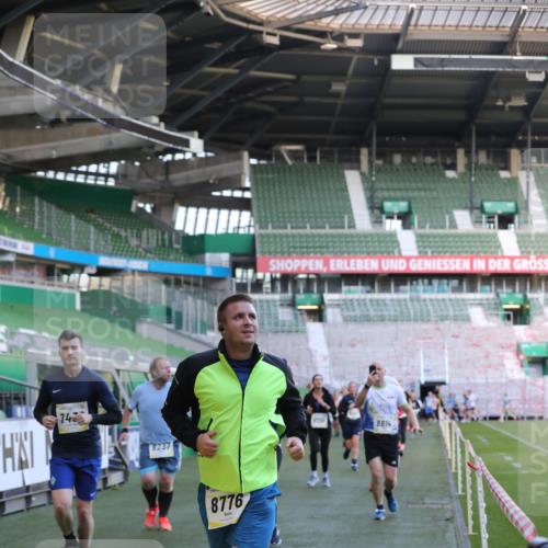 06.10.2024 - 19. swb-Marathon Bremen Yannick Fuchs http://msf.ph/oto/7449350 06.10.2024 10:31:29 Laufen im Stadion 7004, 7005, 7044, 7225, 7233, 7250, 7362, 7439, 7467, 7486, 7545, 7546, 7575, 7659, 7730, 7785, 7806, 7947, 7990, 8014, 8040, 8058, 8123, 8237, 8267, 8268, 8274, 8304, 8305, 8346, 8388, 8416, 8459, 8512, 8520, 8521, 8538, 8586, 8605, 8614, 8624, 8633, 8634, 8646, 8676, 8677, 8710, 8717, 8761, 8776, 8807, 8823, 8883, 8958, 8971, 8998, 9012, 9037, 9050, 9067, 9075, 9119, 9131 meine-sportfotos.de