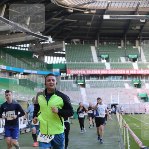 06.10.2024 - 19. swb-Marathon Bremen Yannick Fuchs http://msf.ph/oto/7449352 06.10.2024 10:31:29 Laufen im Stadion 7004, 7005, 7044, 7225, 7233, 7250, 7362, 7439, 7467, 7486, 7545, 7546, 7575, 7659, 7730, 7785, 7806, 7947, 7990, 8014, 8040, 8058, 8123, 8237, 8267, 8268, 8274, 8304, 8305, 8346, 8388, 8416, 8459, 8512, 8520, 8521, 8538, 8586, 8605, 8614, 8624, 8633, 8634, 8646, 8676, 8677, 8710, 8717, 8761, 8776, 8807, 8823, 8883, 8958, 8971, 8998, 9012, 9037, 9050, 9067, 9075, 9119, 9131 meine-sportfotos.de
