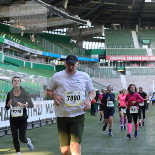 06.10.2024 - 19. swb-Marathon Bremen Yannick Fuchs http://msf.ph/oto/7449372 06.10.2024 10:31:35 Laufen im Stadion 7004, 7005, 7044, 7225, 7233, 7250, 7362, 7380, 7439, 7467, 7486, 7545, 7546, 7575, 7628, 7659, 7730, 7762, 7785, 7794, 7806, 7847, 7872, 7990, 8013, 8014, 8040, 8123, 8233, 8237, 8267, 8268, 8274, 8304, 8305, 8346, 8388, 8416, 8459, 8512, 8520, 8521, 8538, 8557, 8605, 8614, 8624, 8634, 8646, 8676, 8677, 8710, 8761, 8776, 8807, 8823, 8883, 8958, 8971, 8998, 9012, 9037, 9050, 9067, 9119, 9131 meine-sportfotos.de