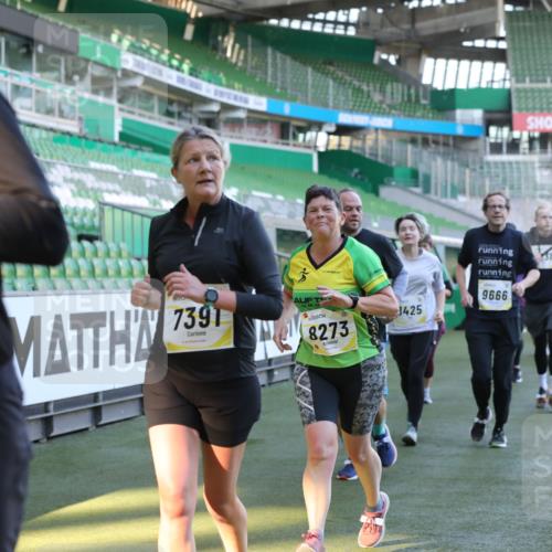 06.10.2024 - 19. swb-Marathon Bremen Yannick Fuchs http://msf.ph/oto/7449373 06.10.2024 10:35:53 Laufen im Stadion 7018, 7020, 7167, 7182, 7341, 7353, 7391, 7393, 7428, 7460, 7462, 7514, 7515, 7522, 7573, 7609, 7610, 7639, 7667, 7686, 7694, 7724, 7829, 7830, 7878, 7904, 7907, 7937, 7945, 7967, 7969, 7977, 8096, 8121, 8131, 8191, 8212, 8265, 8273, 8367, 8421, 8425, 8462, 8483, 8486, 8530, 8562, 8582, 8595, 8638, 8668, 8675, 8685, 8704, 8787, 8818, 8837, 8920, 8940, 8941, 8952, 8957, 9017, 9029, 9128, 9666 meine-sportfotos.de