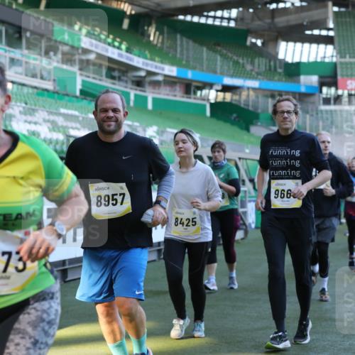 06.10.2024 - 19. swb-Marathon Bremen Yannick Fuchs http://msf.ph/oto/7449389 06.10.2024 10:35:55 Laufen im Stadion 7018, 7020, 7167, 7182, 7341, 7353, 7391, 7393, 7428, 7460, 7462, 7514, 7515, 7522, 7573, 7609, 7610, 7639, 7667, 7686, 7694, 7724, 7878, 7904, 7907, 7937, 7945, 7967, 7969, 7977, 8096, 8121, 8131, 8191, 8212, 8265, 8273, 8367, 8421, 8425, 8462, 8483, 8486, 8530, 8562, 8582, 8595, 8638, 8668, 8675, 8685, 8704, 8787, 8818, 8837, 8914, 8920, 8940, 8941, 8952, 8957, 9017, 9029, 9128, 9666 meine-sportfotos.de